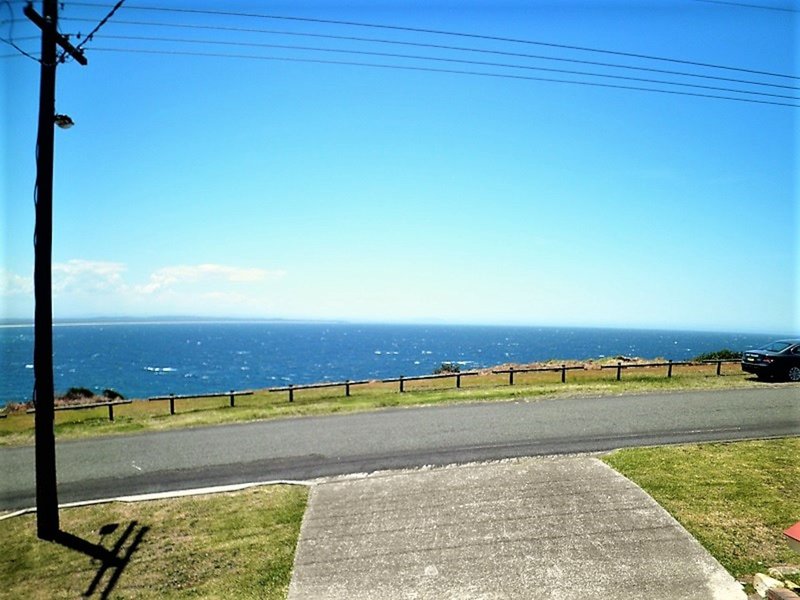 Photo - 16 Bennetts Head Road, Forster NSW 2428 - Image 3