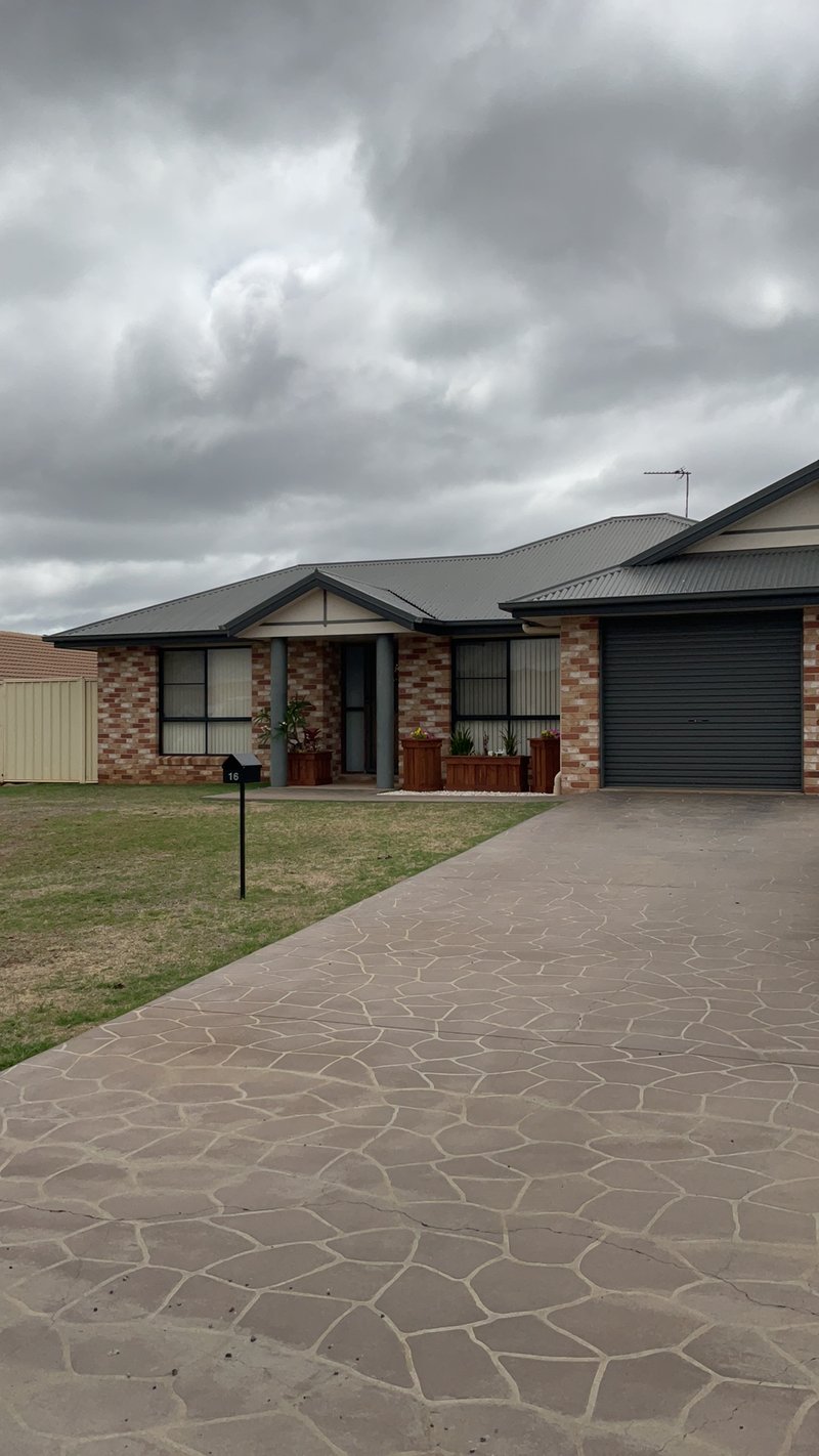 Photo - 16 Berghofer Drive, Oakey QLD 4401 - Image 1