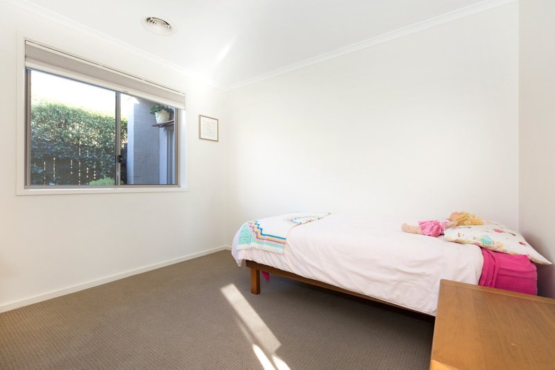 Photo - 16 Bettie Mcnee Street, Watson ACT 2602 - Image 12