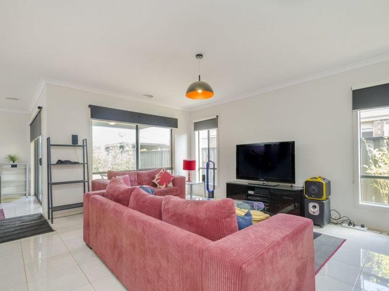 Photo - 16 Bevan Court, Point Cook VIC 3030 - Image 2