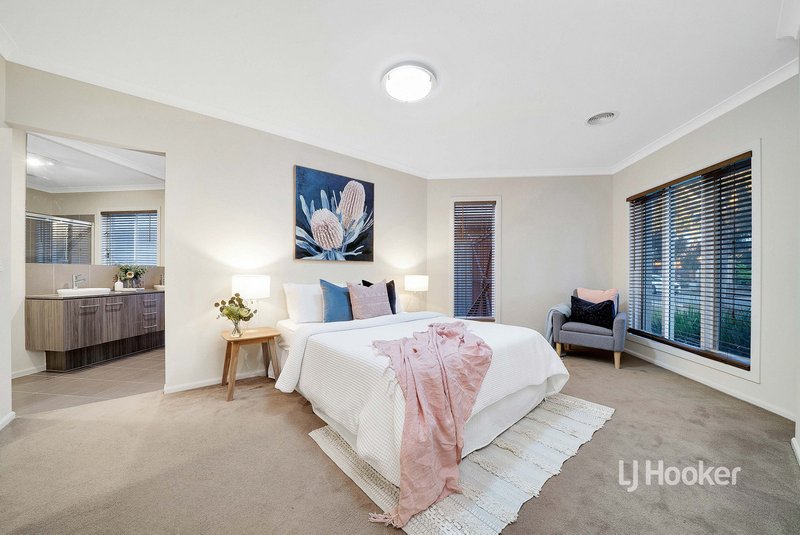 Photo - 16 Biscay Street, Point Cook VIC 3030 - Image 3