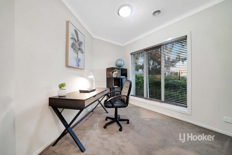 Photo - 16 Biscay Street, Point Cook VIC 3030 - Image 5