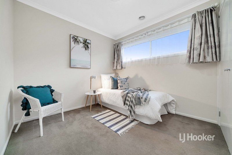 Photo - 16 Biscay Street, Point Cook VIC 3030 - Image 16