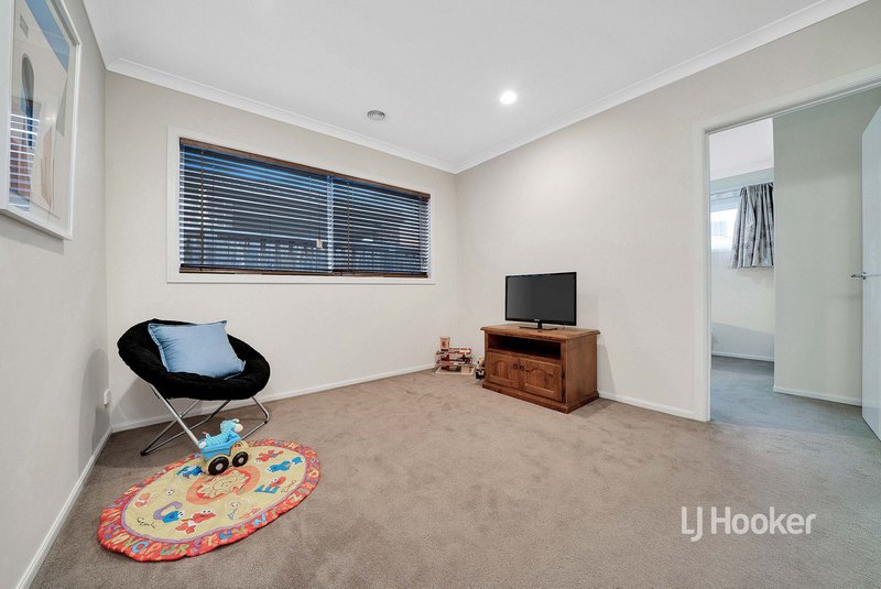 Photo - 16 Biscay Street, Point Cook VIC 3030 - Image 17