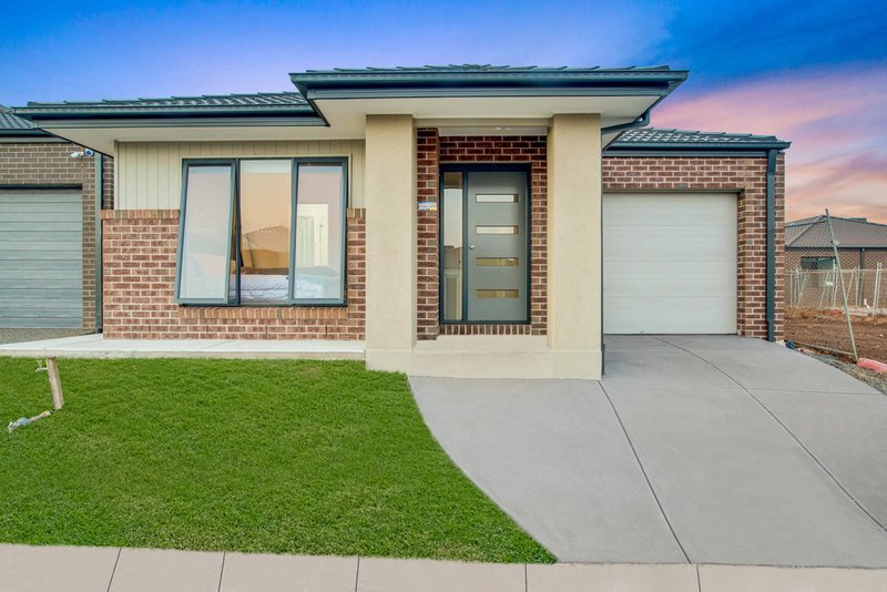 16 Bobby Drive, Tarneit VIC 3029