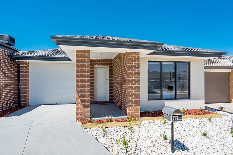 Photo - 16 Bolwarra Street, Craigieburn VIC 3064 - Image 2