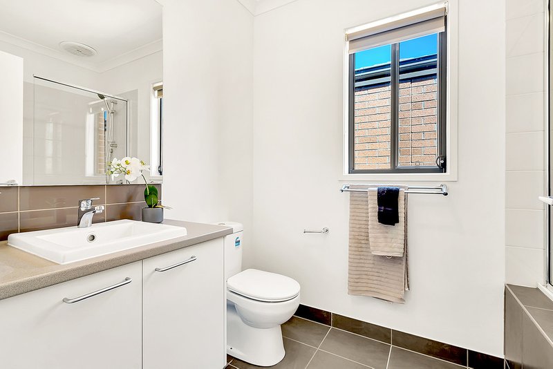 Photo - 16 Bolwarra Street, Craigieburn VIC 3064 - Image 7