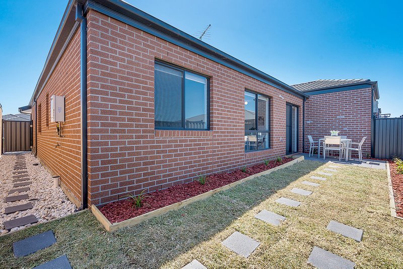 Photo - 16 Bolwarra Street, Craigieburn VIC 3064 - Image 17