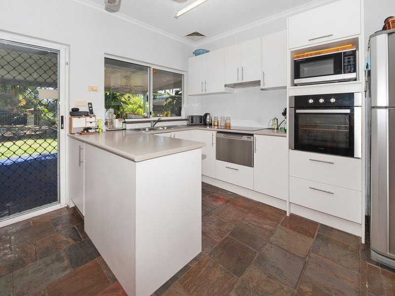 Photo - 16 Bondi Crescent, Kewarra Beach QLD 4879 - Image 6