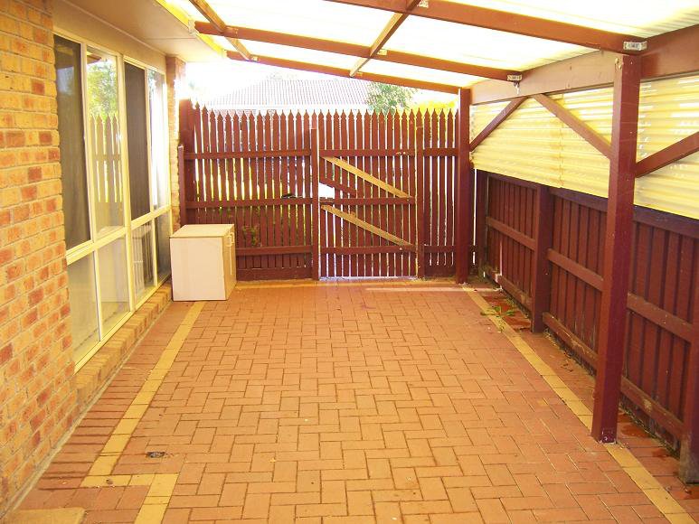 Photo - 16 Bootie Court, Roxburgh Park VIC 3064 - Image 5