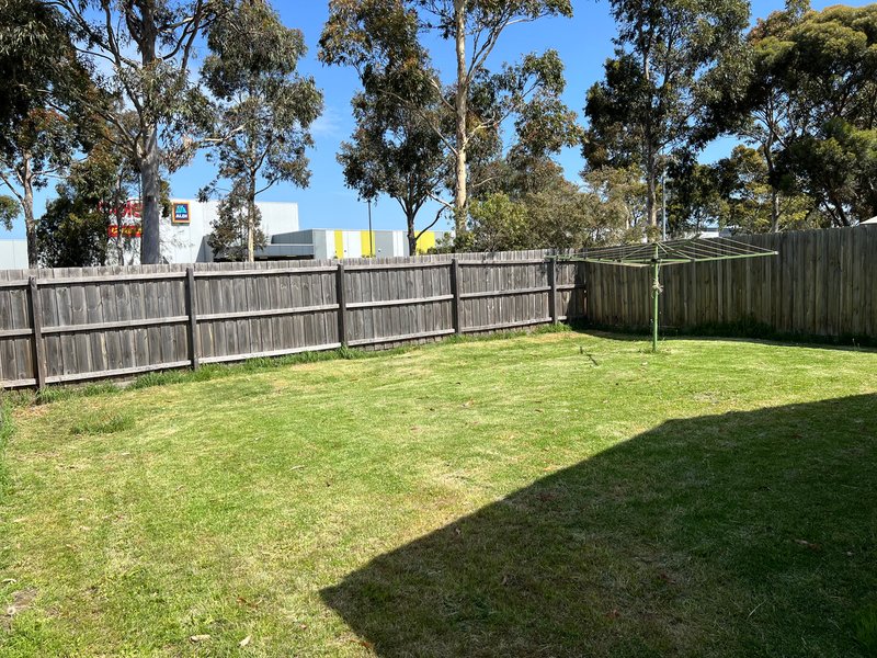 Photo - 16 Bootie Court, Roxburgh Park VIC 3064 - Image 7