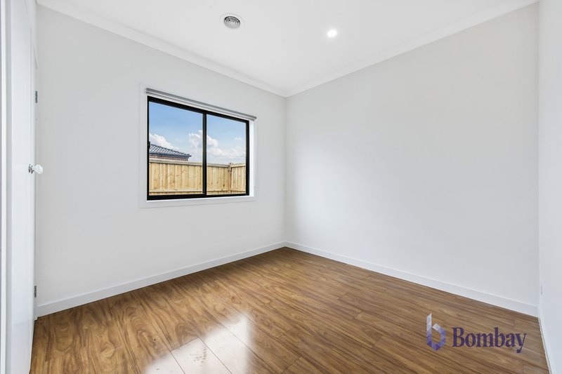 Photo - 16 Botwood Street, Mickleham VIC 3064 - Image 10