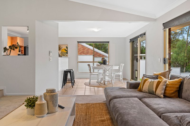 Photo - 16 Bounty Way, Pacific Pines QLD 4211 - Image 5