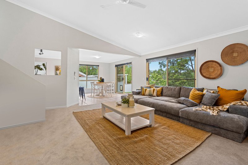 Photo - 16 Bounty Way, Pacific Pines QLD 4211 - Image 6