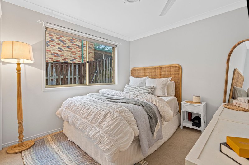 Photo - 16 Bounty Way, Pacific Pines QLD 4211 - Image 11