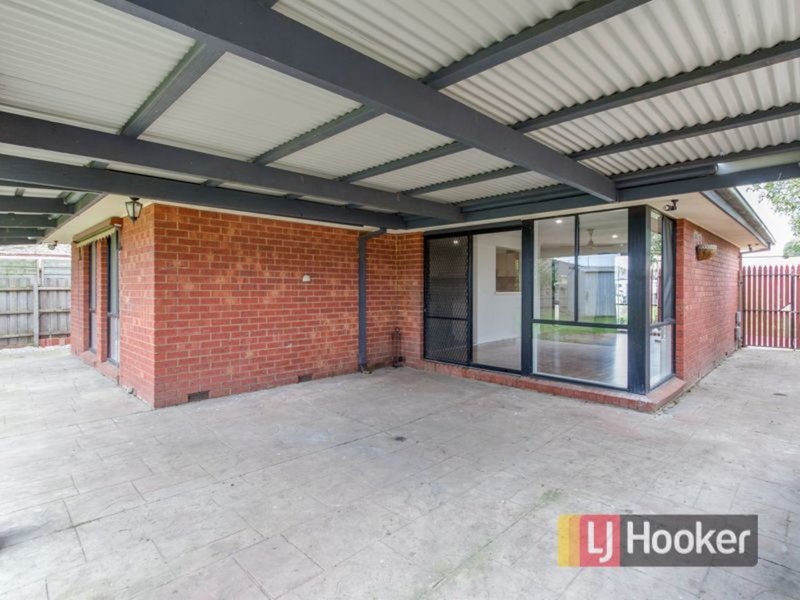 Photo - 16 Bradley Way, Cranbourne West VIC 3977 - Image 3