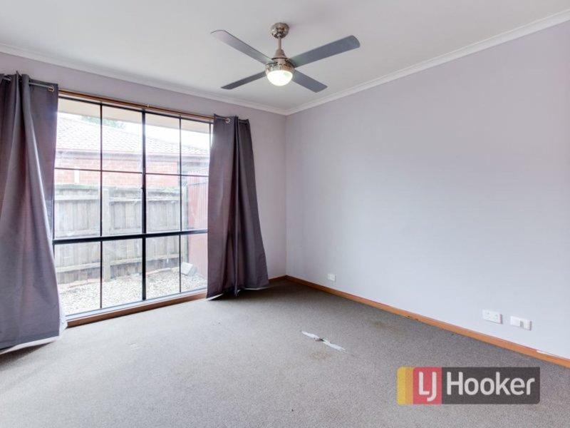 Photo - 16 Bradley Way, Cranbourne West VIC 3977 - Image 8