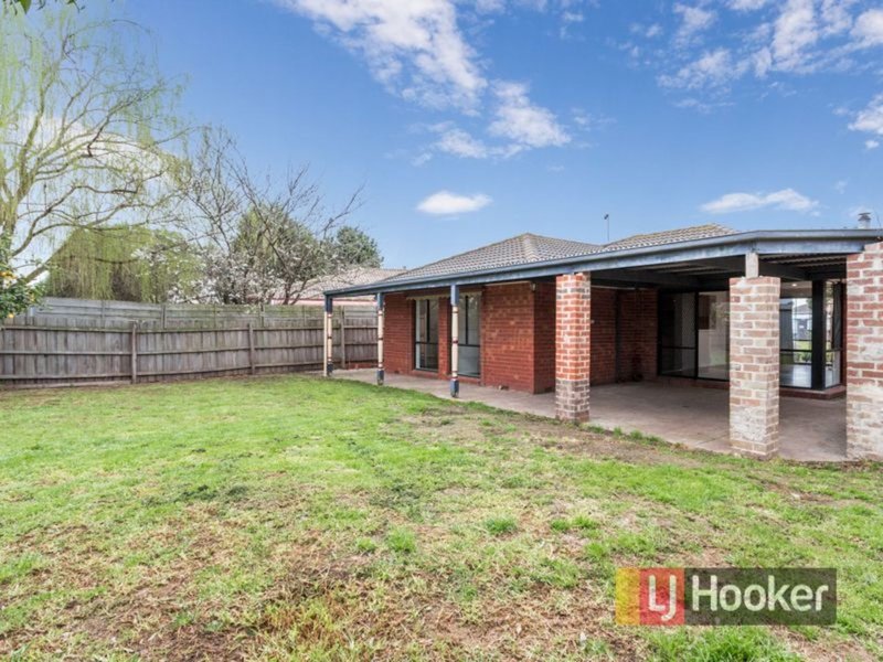 Photo - 16 Bradley Way, Cranbourne West VIC 3977 - Image 12