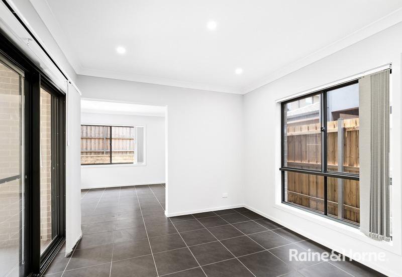 Photo - 16 Braeside Crescent, The Ponds NSW 2769 - Image 5