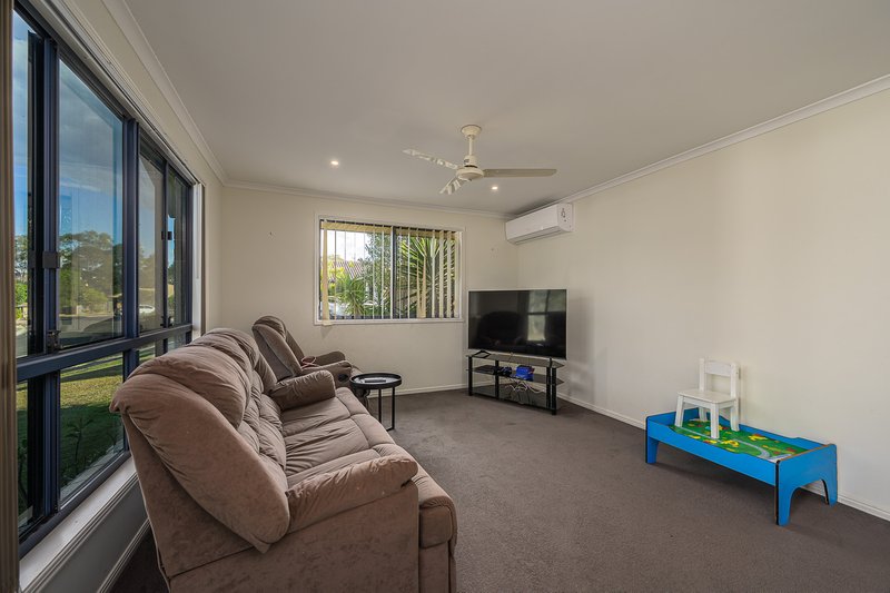 Photo - 16 Bridgeman Place, New Auckland QLD 4680 - Image 2