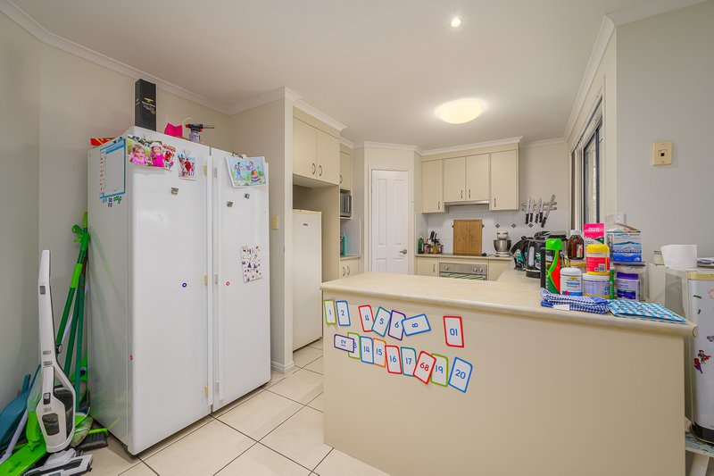 Photo - 16 Bridgeman Place, New Auckland QLD 4680 - Image 3