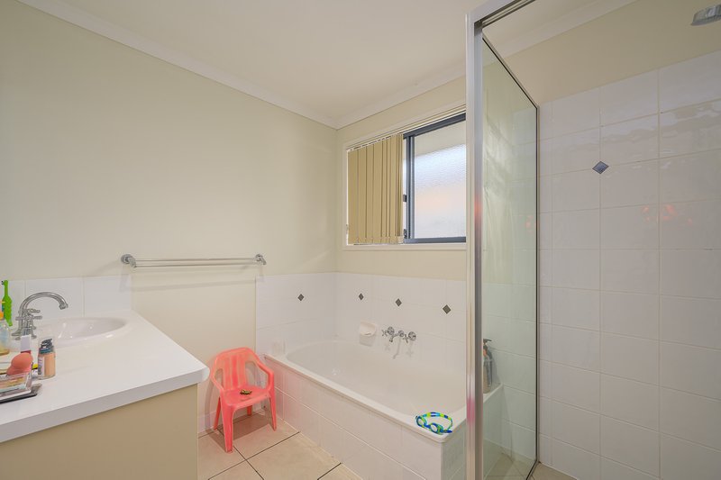 Photo - 16 Bridgeman Place, New Auckland QLD 4680 - Image 11