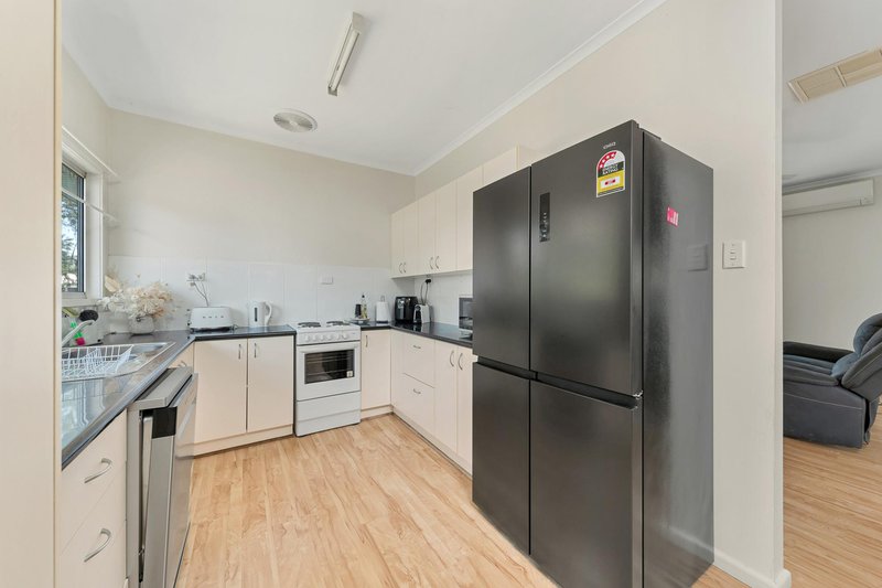 Photo - 16 Bridgeman Street, Emerald QLD 4720 - Image 6