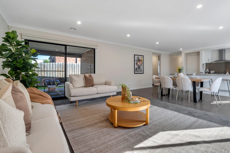 Photo - 16 Brigantia Street, Epping VIC 3076 - Image 3