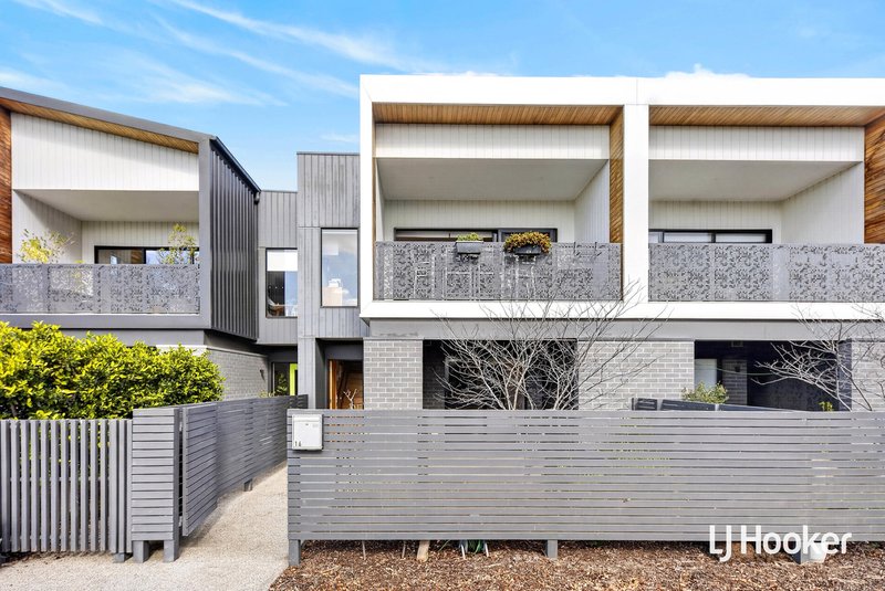 Photo - 16 Broadside Walk, Point Cook VIC 3030 - Image 1