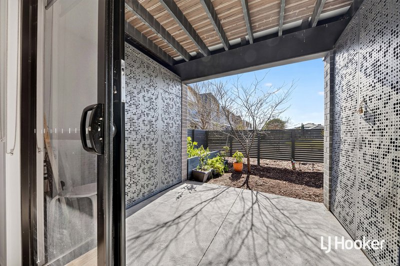 Photo - 16 Broadside Walk, Point Cook VIC 3030 - Image 2