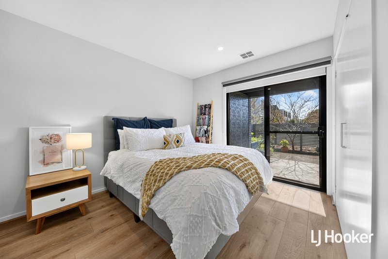 Photo - 16 Broadside Walk, Point Cook VIC 3030 - Image 3