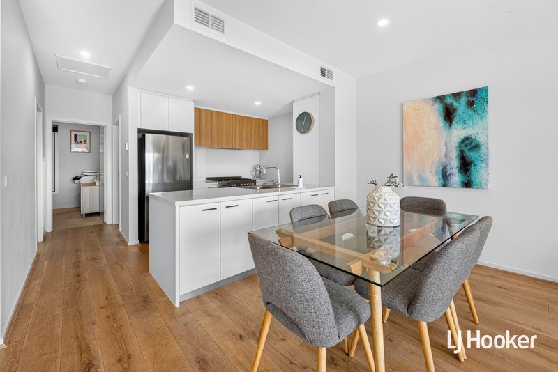 Photo - 16 Broadside Walk, Point Cook VIC 3030 - Image 5
