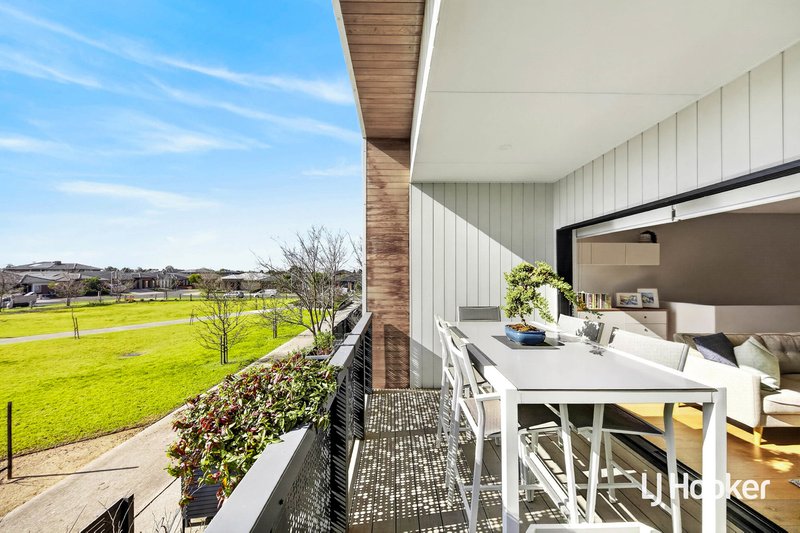 Photo - 16 Broadside Walk, Point Cook VIC 3030 - Image 9