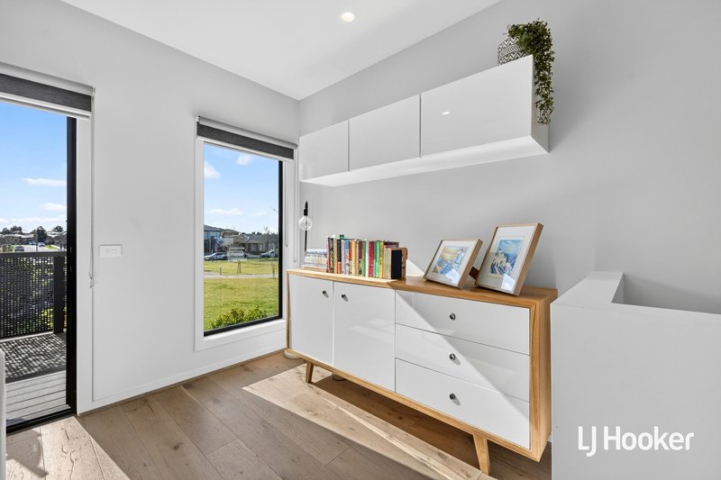 Photo - 16 Broadside Walk, Point Cook VIC 3030 - Image 12