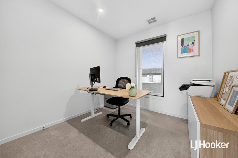 Photo - 16 Broadside Walk, Point Cook VIC 3030 - Image 14