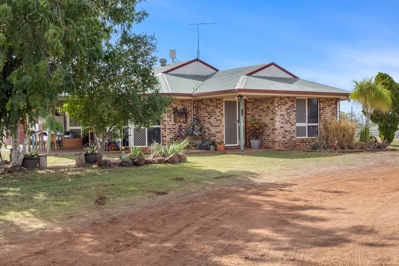 Photo - 16 Brown Close, Gracemere QLD 4702 - Image 2