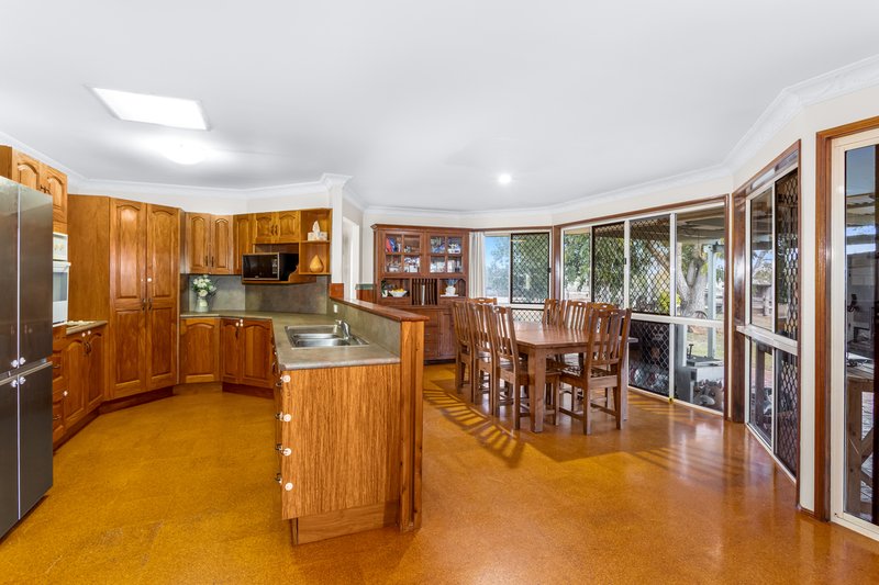 Photo - 16 Brown Close, Gracemere QLD 4702 - Image 3