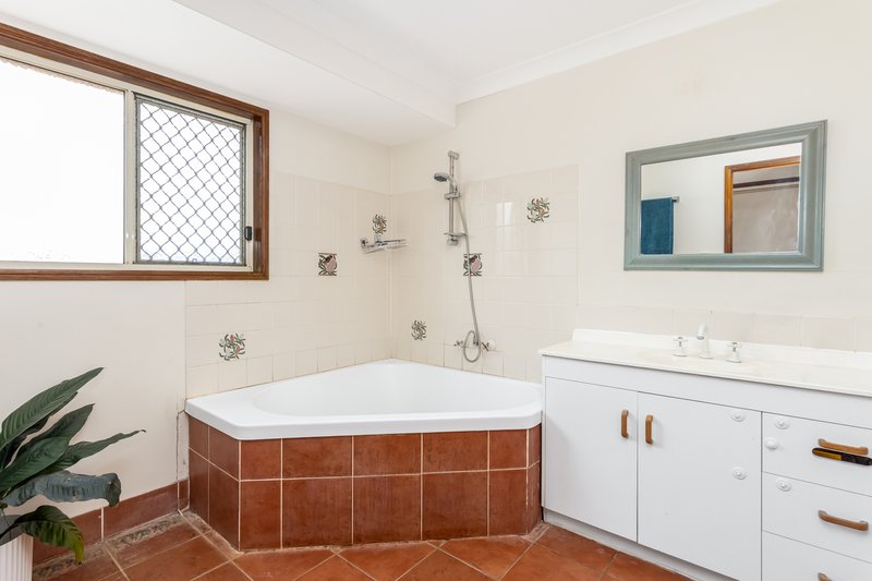 Photo - 16 Brown Close, Gracemere QLD 4702 - Image 8