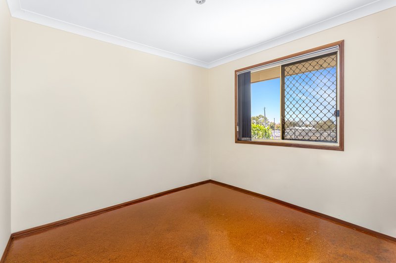 Photo - 16 Brown Close, Gracemere QLD 4702 - Image 10