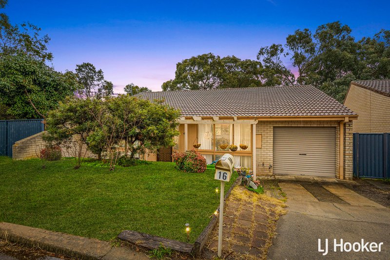 16 Brownlow Place, Holt ACT 2615