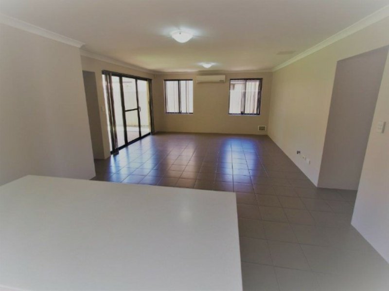 Photo - 16 Bunratty Link, Canning Vale WA 6155 - Image 7