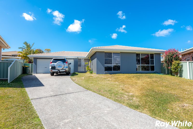 16 Burke Close, Forster NSW 2428