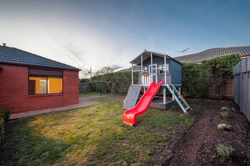 Photo - 16 Burniston Avenue, Craigieburn VIC 3064 - Image 15