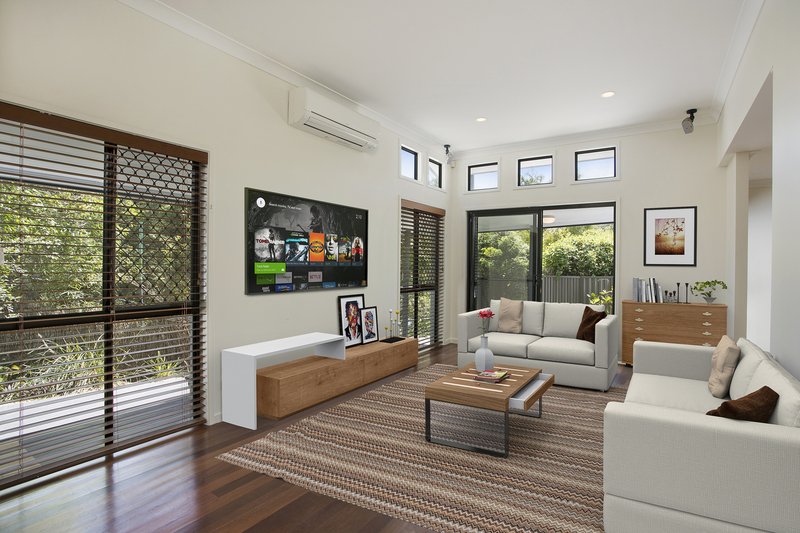 Photo - 1/6 Burrabee Street, Burleigh Heads QLD 4220 - Image 1