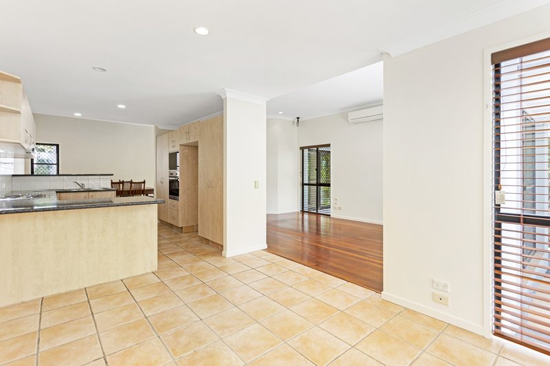 Photo - 1/6 Burrabee Street, Burleigh Heads QLD 4220 - Image 7