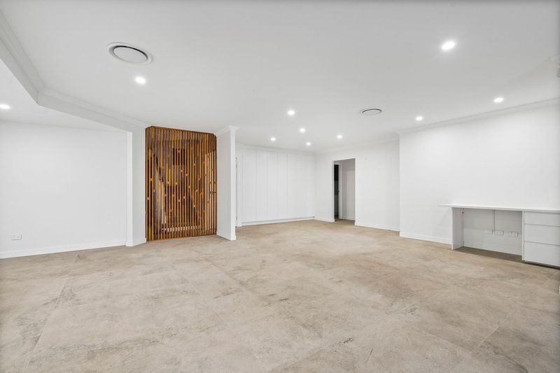 Photo - 16 Cabana Blvd , Benowa QLD 4217 - Image 4