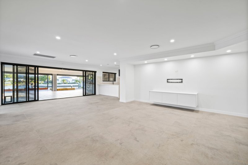 Photo - 16 Cabana Blvd , Benowa QLD 4217 - Image 5