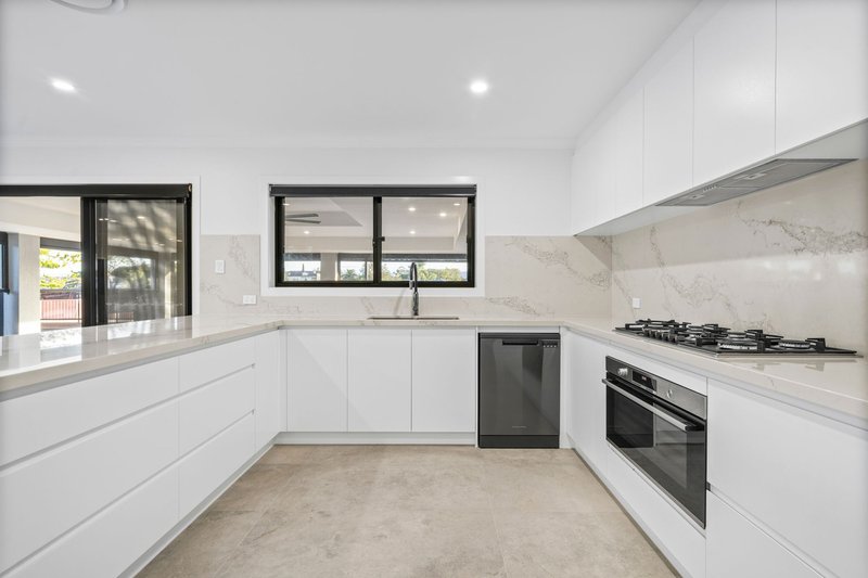 Photo - 16 Cabana Blvd , Benowa QLD 4217 - Image 6