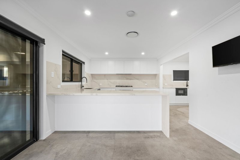 Photo - 16 Cabana Blvd , Benowa QLD 4217 - Image 7