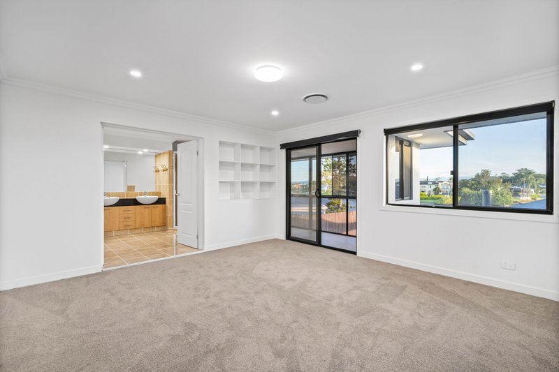 Photo - 16 Cabana Blvd , Benowa QLD 4217 - Image 8